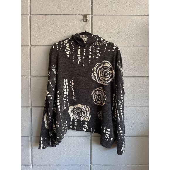 Clara Sunwoo Cowl Neck Pullover Black Abstract Rose size 1X - Picture 3 of 3